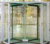 廣州自動門與旋轉(zhuǎn)門 科技、美觀與安全的現(xiàn)代通道解決方案